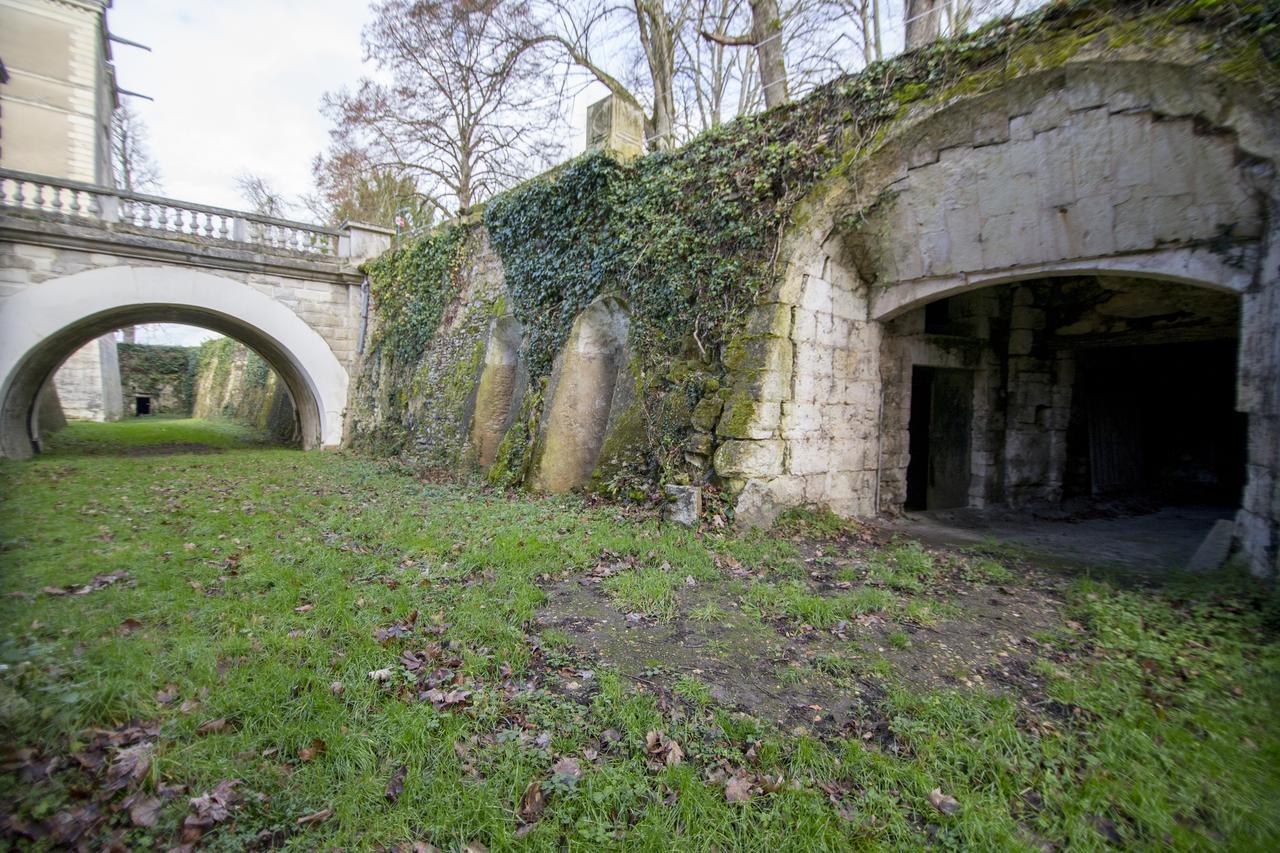 Chateau De Jalesnes Vernantes Esterno foto